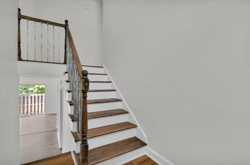 2559 Bradford Sq, Atlanta GA 30345-1339 exterior