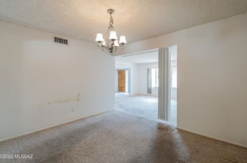 9151 Deer Trl Cir, Tucson AZ 85710-8034 exterior