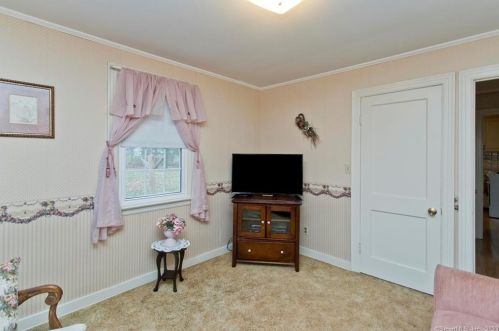 2 Egypt Rd, Ellington CT 06029-2430 exterior