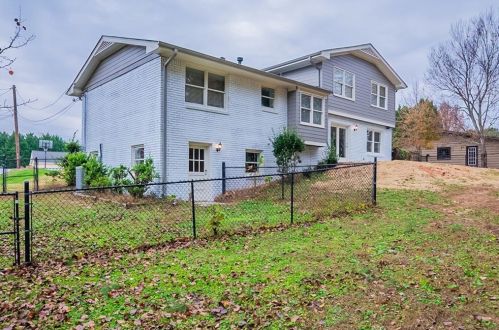 2821 Christopher Ct, Atlanta GA exterior