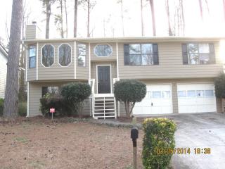 2227 Lowtrail Ct, Lithonia GA  30058-8308 exterior