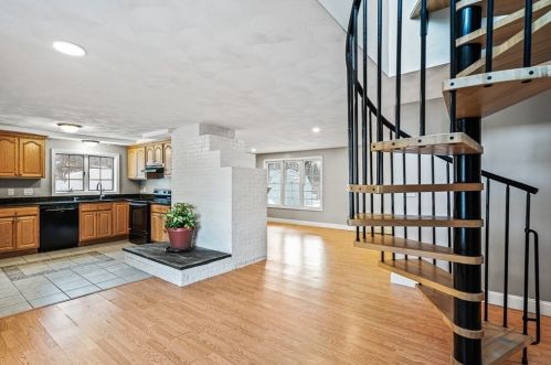 7 Azalea Ln, Peabody MA 01960-4602 exterior