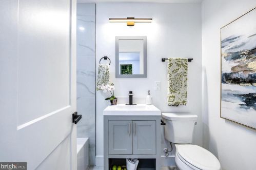 759 18th St, Washington DC 20009-1813 exterior