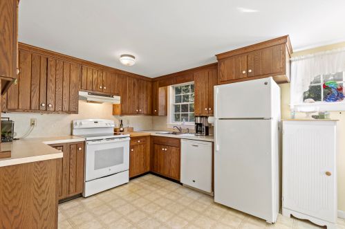 15 Mary Rd, Eastham MA 02642-2927 exterior