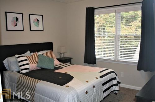 9158 Carroll Manor Dr, Atlanta GA  30350-2012 exterior