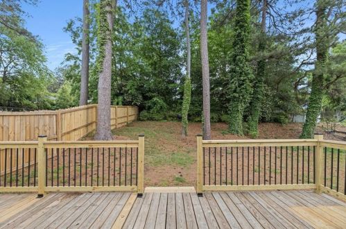 2014 Jones Rd, Atlanta GA  30318-5910 exterior