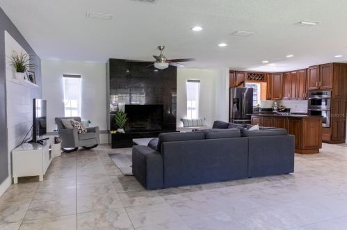 10709 Dixon Dr, Riverview FL 33579-7407 exterior