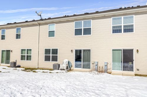 232 Wild Mdw Ln, Bull Valley IL 60098-7624 exterior