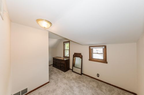 8930 Lincoln Ave, Milwaukee WI 53207-1711 exterior