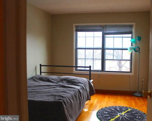 11 Chamberlin Ct, Trenton NJ 08648-2622 exterior