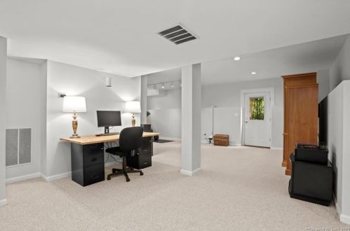 35 Dudley Rd, Wilton CT 06897-3508 exterior