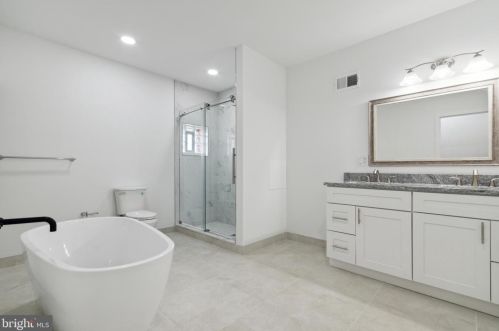 1629 2nd St, Philadelphia PA 19133-0033 exterior