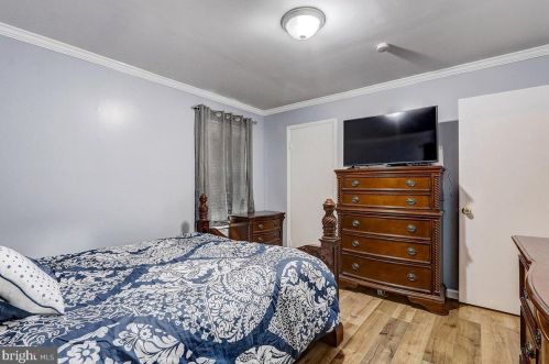 521 Riv Dr, Camden NJ 08110-2917 exterior