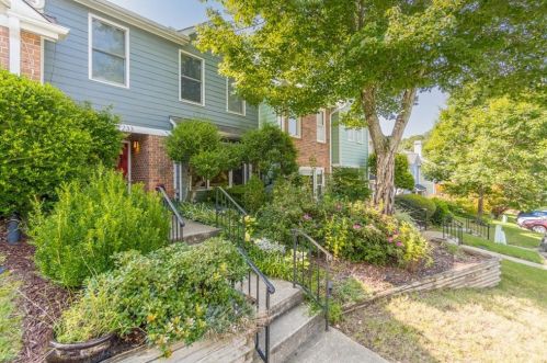 233 Triple Oaks Dr, Tucker, GA 30084-2080