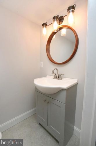 558 Walnut St, Camden NJ 08106-2215 exterior