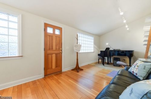 6 Burnett St, Maplewood, NJ 07040-2621