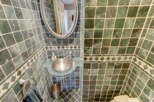 1281 America Ave, Babylon NY 11704-4037 exterior