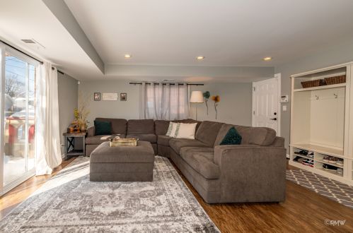 828 Stratford Ave, Elmhurst IL 60126-4651 exterior