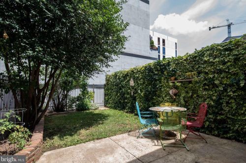 213 George St, Philadelphia, PA 19123-1519