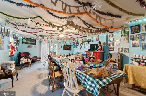 526 Longshore Ave, Philadelphia PA 19111-4424 exterior