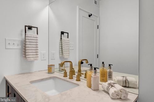 5112 Southern Ave, Washington DC 20019-5848 exterior