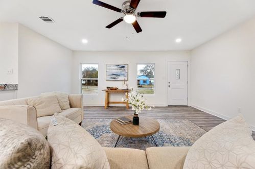 2850 Fls Dr, Dallas TX 75211-9008 exterior