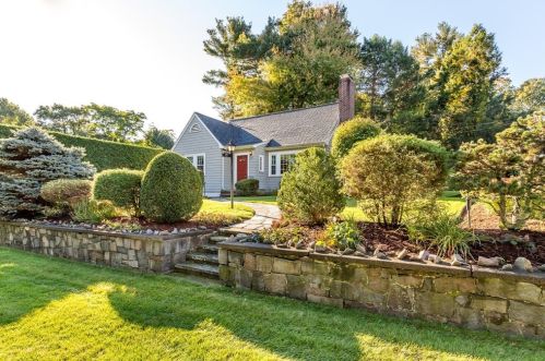 595 Randolph St, Canton, MA 02021-1321