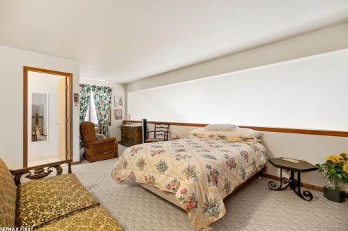 45985 Mdw Cir, Macomb Township MI 48044-3936 exterior