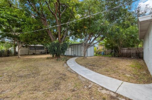 3433 Hibiscus Ave, Naples FL  34104-4094 exterior