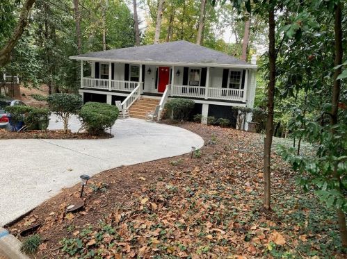 2933 Margaret Mitchell Ct, Atlanta GA 30327-1614 exterior