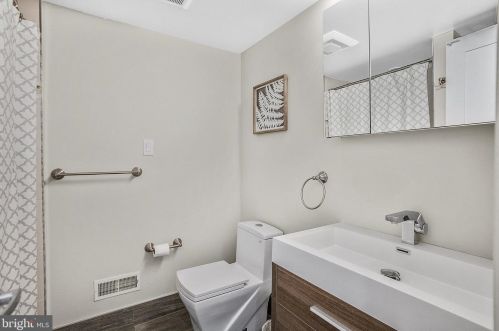 2011 Brown St, Philadelphia PA 19123-2256 exterior