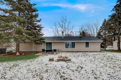 5241 Tuckaway Dr, Milwaukee WI 53221-3745 exterior