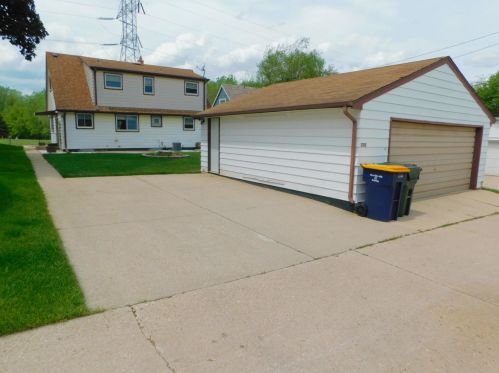 2760 112, Milwaukee WI 53227-3023 exterior