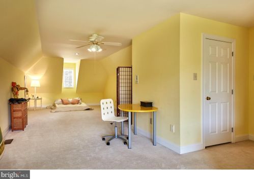 542 Newtown Rd, Berwyn PA 19312-2018 exterior