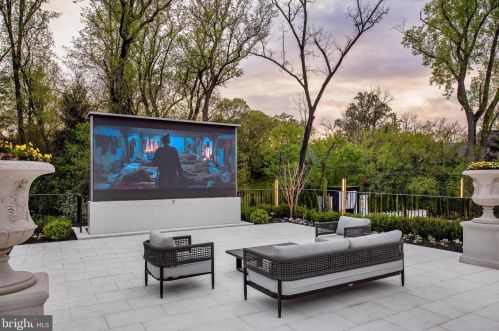 6431 Georgetown Pike, Mc Lean VA 22101-2212 exterior