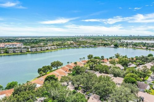 7713 Ahoy Ave, Naples FL 34109-7647 exterior