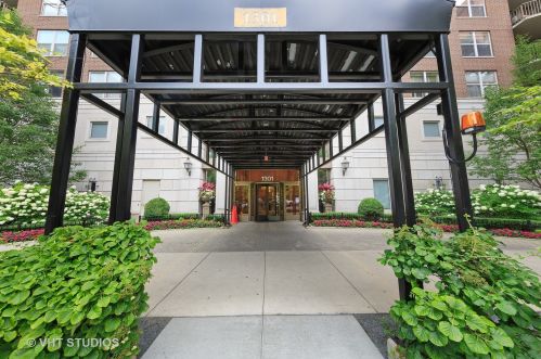 1301 Dearborn St, Chicago IL  60610-6027 exterior