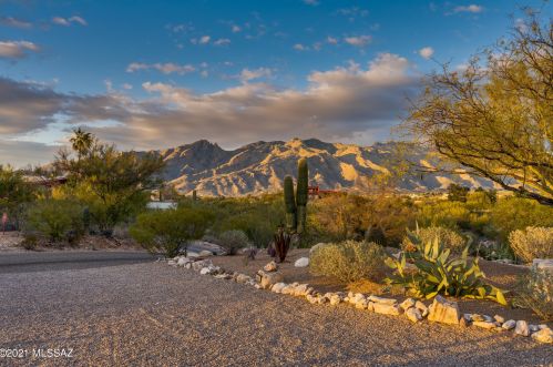 4150 La Cadena, Tucson AZ 85718-6148 exterior