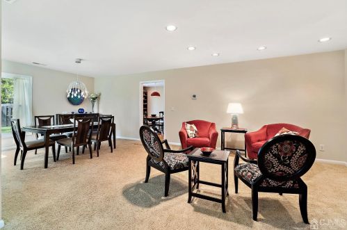 81 Laurel Holw Ct, Edison NJ 08820-1043 exterior