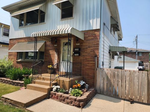 2532 Bolivar Ave, Milwaukee, WI 53221-2291