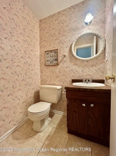 271 Clubhouse Dr, Middletown NJ 07748-1340 exterior