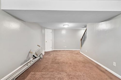 1664 Nash Ave, Pittsburgh PA 15235-2332 exterior