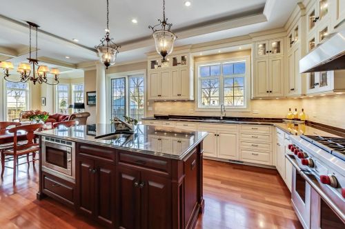 642 Euclid Ave, Elmhurst IL 60126-4338 exterior