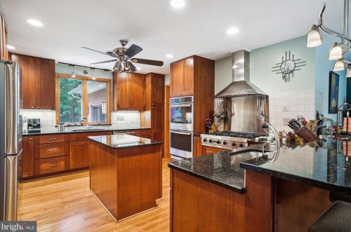 13110 Cleveland Dr, Rockville MD 20850-3723 exterior