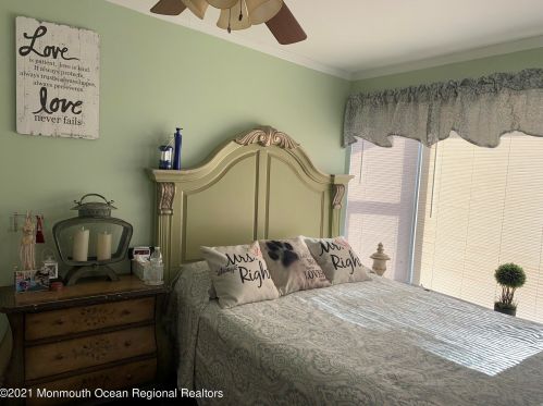 17 Southwind Cir, Jackson Twp NJ 08527-2822 exterior