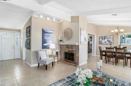 1414 Toyon Dr, Concord CA 94520-2911 exterior