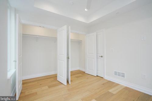 516 21 St, Philadelphia PA 19130-1401 exterior