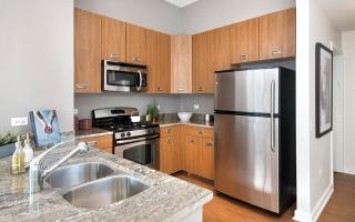 700 Clark St, Chicago IL  60654-3502 exterior