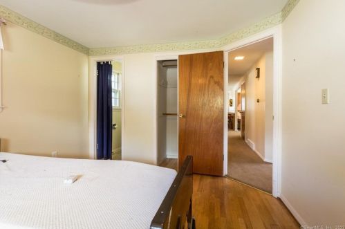 6 Caroline Dr, Milford CT 06461-2715 exterior