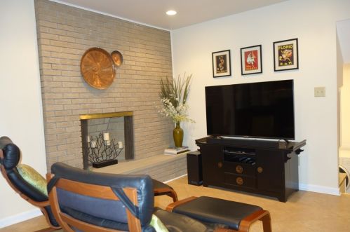 2244 Reis Run Rd, Pittsburgh PA 15237-1470 exterior